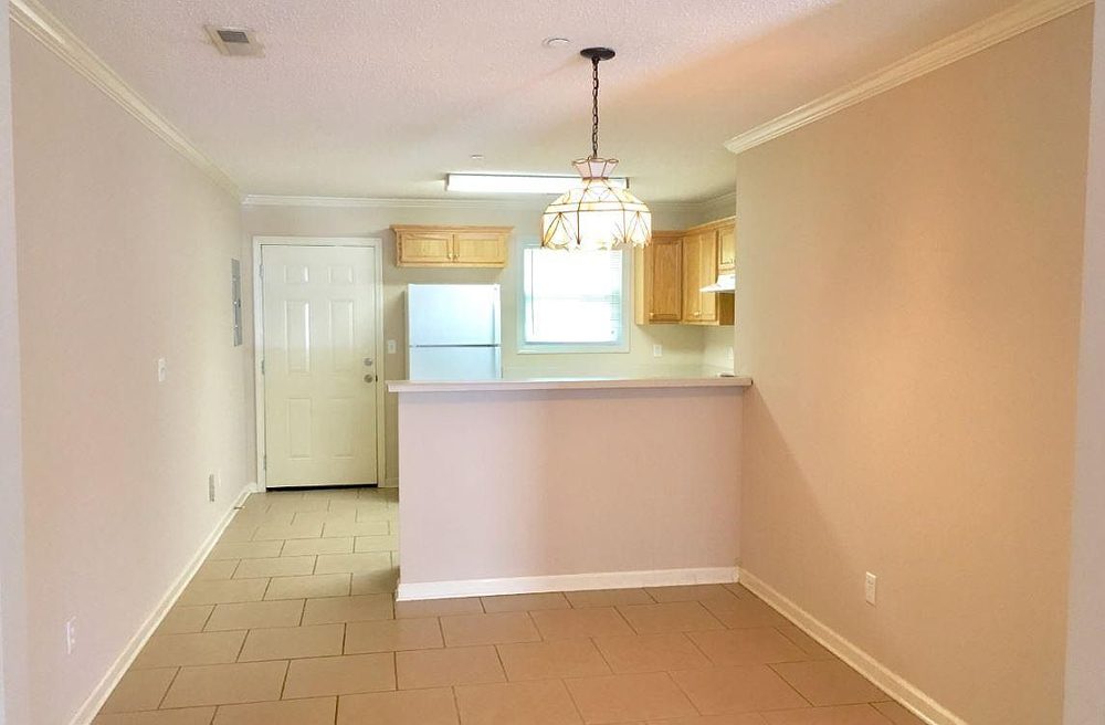 Pinebrook apartment open living and dining area